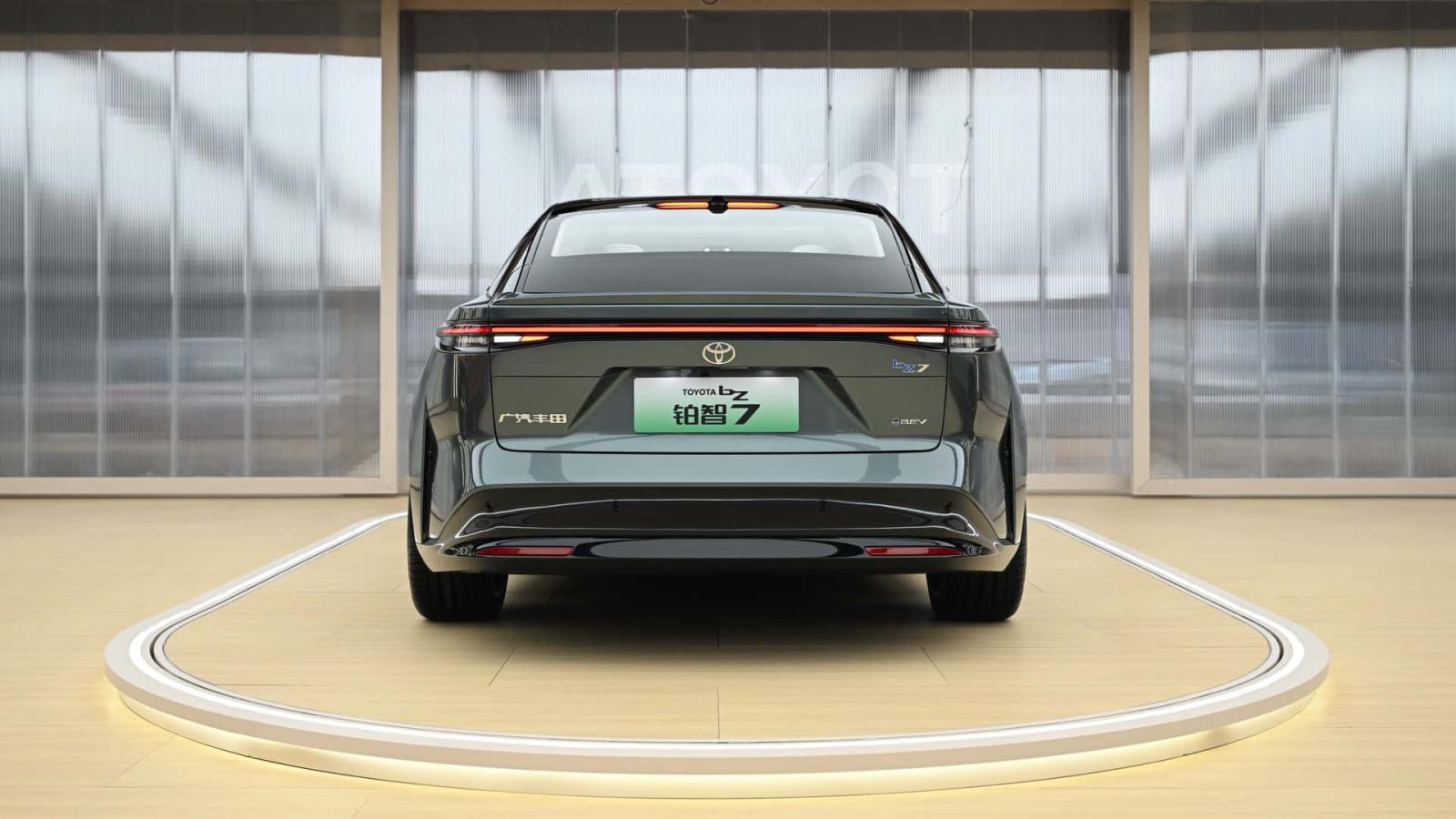 Το bZ7 είναι η ηλεκτρική ναυαρχίδα της Toyota!